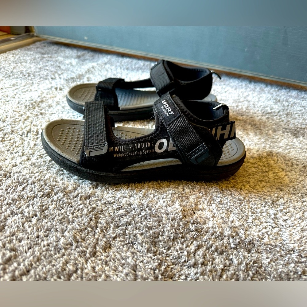 Kulebear Velcro sandals size 4.5 big kids.